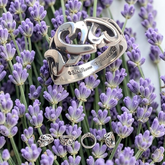 Tiffany & Co Paloma Picasso Triple Hearts Ring - Picture 2 of 11